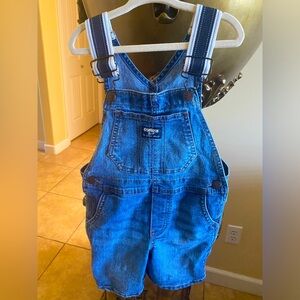 Boys 4T OshKosh overall shorts in pristine pre owned condition